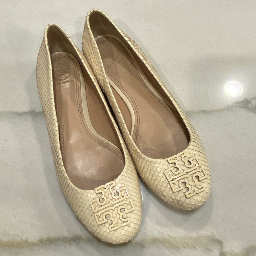 Tory Burch Cream Flats - Picture 2 of 16